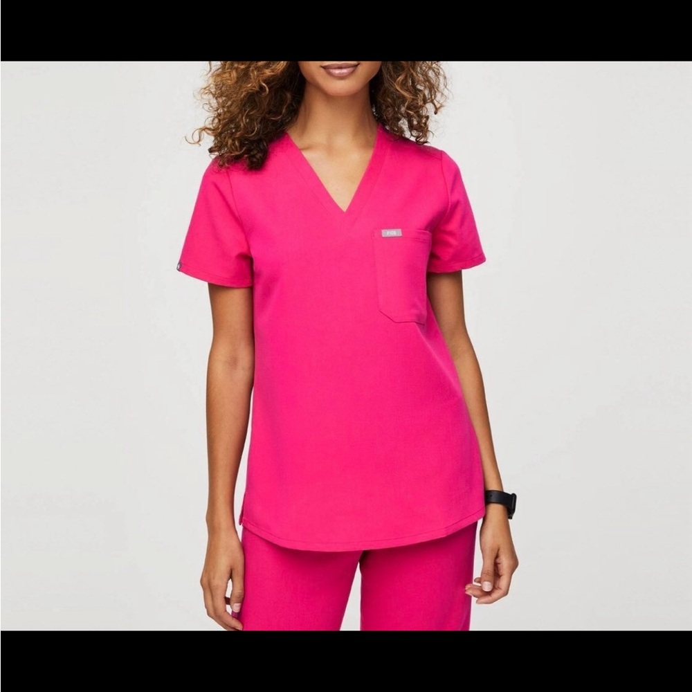 FIGS women’s Catarina hot pink scrub top